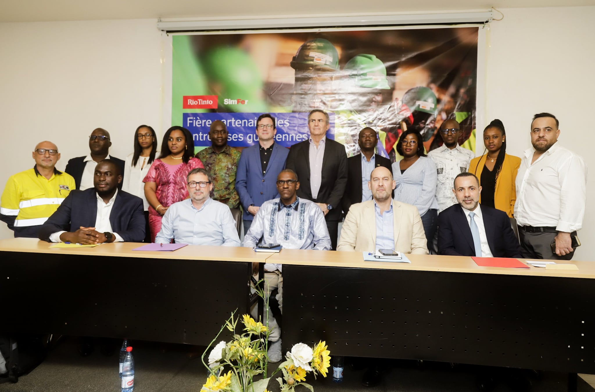 Rio Tinto signe un contrat de plus de 120 millions de dollars avec les entreprises guinéennes, Africa Transport, AMA et GPC