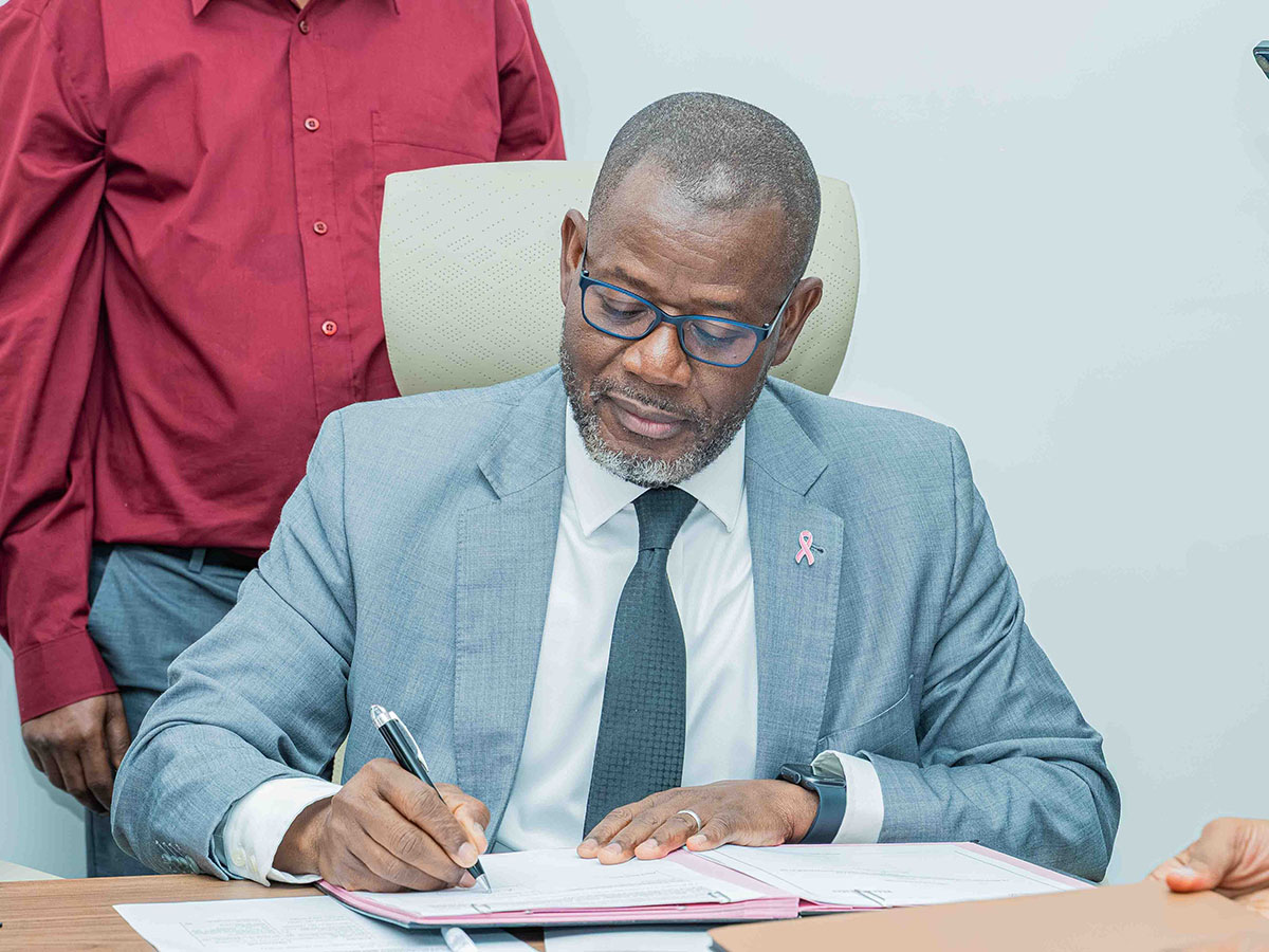 Le Ministère de l’Enseignement Supérieur, de la Recherche Scientifique et de l’Innovation et Rio Tinto signent un protocole d’accord pour renforcer l’écosystème de l’enseignement supérieur et de la recherche en Guinée